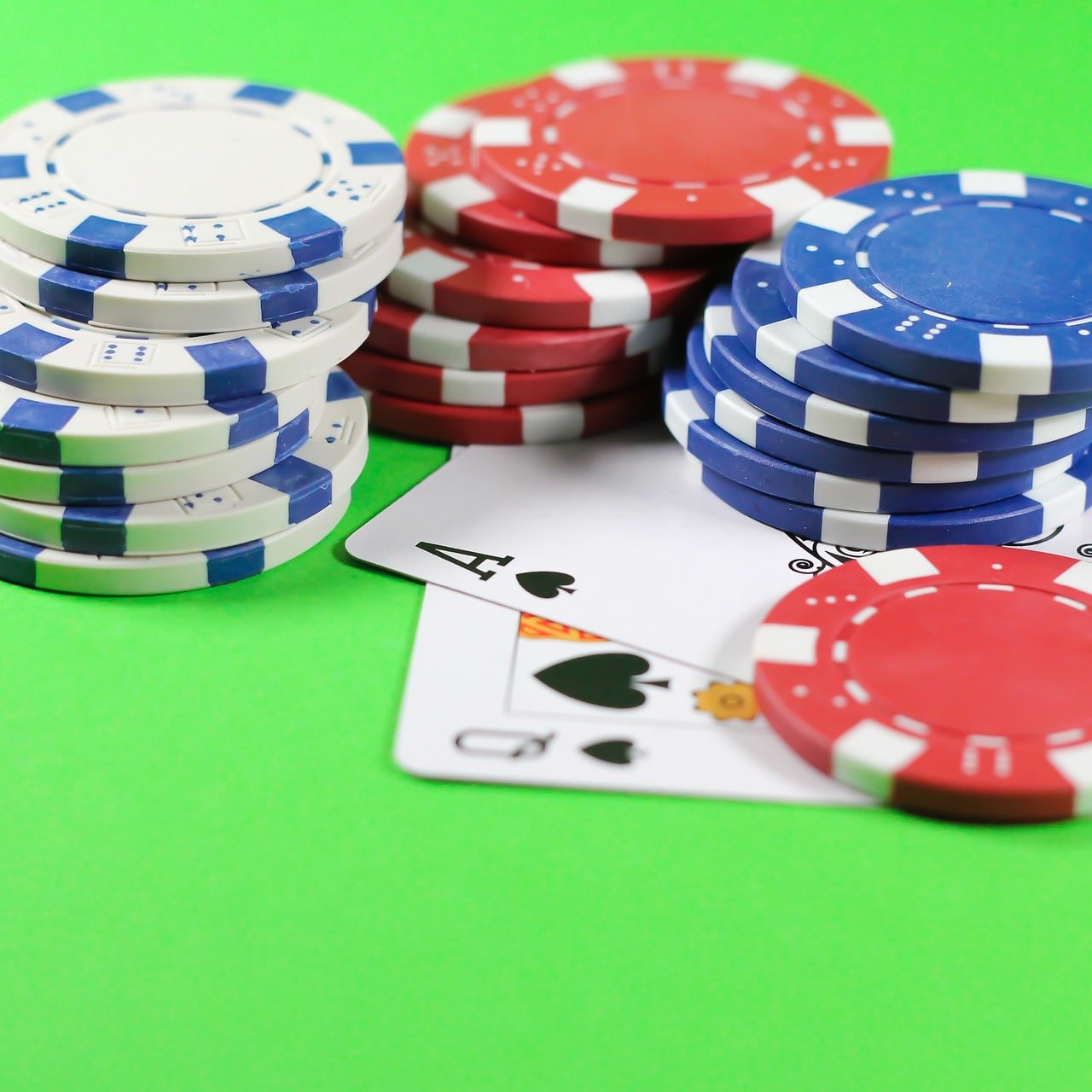 မြန်မာ ဘောလုံးလောင်းကစားသမားများ a999 Sportsbook ကို မိုဘိုင်းဖြင့် အသုံးပြုနေသောမြင်ကွင်း